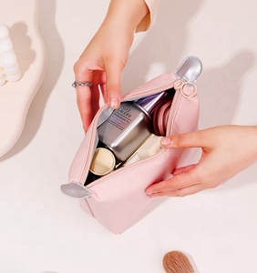 Échantillon gratuit couleur bonbon imperméable PU boulette cosmétique sac de voyage sac de lavage sac portable organisateur maquillage <span class=keywords><strong>pochette</strong></span> sacs pour femmes - Product Image 5