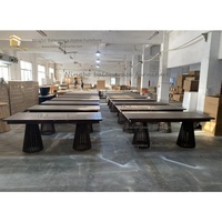 Table de salle à manger moderne en bois massif de location de style rustique pour événements de mariage à l'extérieur