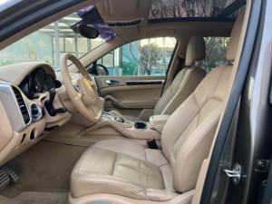 <span class=keywords><strong>Cayenne</strong></span> 3.0T Platinum Edition 2014, SUV 5 places, automatique, conduite à gauche, sièges en cuir foncé, essence, bon état, prix avantageux - Product Image 3