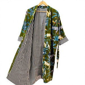 Bata de terciopelo sin cuello con estampado animal de manga tres cuartos para mujer, ropa de dormir de verano - Product Image 1