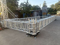 Structure de scène plate en aluminium pour extérieur avec système combiné intégré de support au sol pour scène de concert