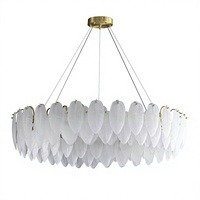 Décoration d'éclairage pour la maison. Lustre de plafond. Lampes suspendues. Fabrication de lustres sur mesure.