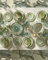 Assiette de service ronde en porcelaine blanche avec bordure en céramique motif palmier bleu pour mariage et décoration de table à la maison