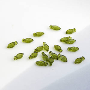 100 Breloques Feuille Verte Transparente en Acrylique/Plastique/Lucite pour Boucles d'Oreilles, Accessoires de Bijoux Faits Main DIY pour Boucles d'Oreilles - Product Image 3
