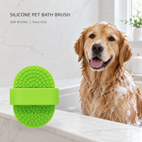 Brosse de bain pour animaux de compagnie en silicone personnalisée avec sangle de maintien et poils doux pour le toilettage, le shampoing et le massage des chiens et des chats OEM ODM