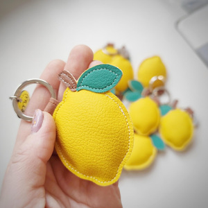 Llavero con forma de limón de dibujos animados, amuleto para bolso fresco y lindo de verano, muñeco de PU. - Product Image 2