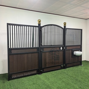 Écuries préfabriquées de style europé<span class=keywords><strong>en</strong></span>, structure <span class=keywords><strong>en</strong></span> acier galvanisé robuste, panneaux de remplissage <span class=keywords><strong>en</strong></span> bambou, façades de stalles sécurisées pour l'équitation - Product Image 6