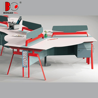 Meubles de bureau modernes au design simple, cloisons modulaires orange ouvertes pour six personnes, cloisons avec armoire, poste de travail de bureau