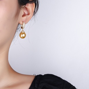 Pendientes de Perlas de Concha Dorada de 14 mm, Estilo Coreano, de Alta Calidad, Ecológicos, Chapados en Oro sobre Cobre, Vintage, para Mujer - Product Image 6
