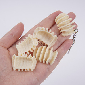 Modelo simulado de rollo de patatas fritas taiwanesas, divertido e interesante llavero colgante con forma de patatas fritas estilo isleño. - Product Image 2