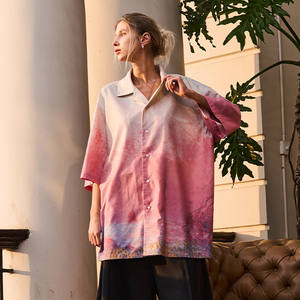 Ropa de calle de tendencia de verano para hombre camisa rosa de satén de manga corta con estampado de pintura al óleo de dibujos animados sueltos de media manga - Product Image 2