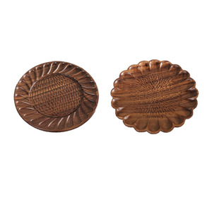 Bandeja de madera de nogal negro hecha a mano con diseño de cola de fénix y flor de Brahma para servir bocadillos y frutos secos. - Product Image 5