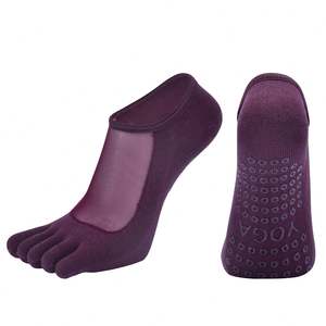 Chaussettes de sport antidérapantes à cinq doigts pour femmes en maille de soie noire - Product Image 5