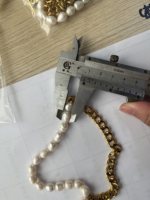 Collier ras du cou tendance en acier inoxydable plaqué or 18 carats PVD, demi-perles d'eau douce et demi-chaîne cubaine