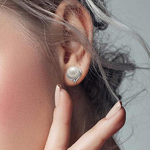 E3988 Orecchini di perle in oro bianco con diamanti naturali taglio brillante rotondo, gioielli classici da donna per matrimonio - Product Image 4