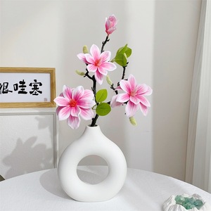 Arreglo de Flores Artificiales de Magnolia Muyu Chronicles en Jarrón, Decoración Realista de PVC para Sala de Estar y Comedor - Product Image 4