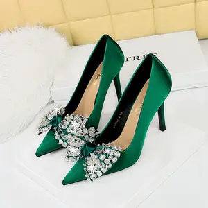 European American Fashion Banquete Salto Alto Stiletto Silk Satin Rila Pointy Rhinestone Bowknot Único Sapatos Para As Mulheres