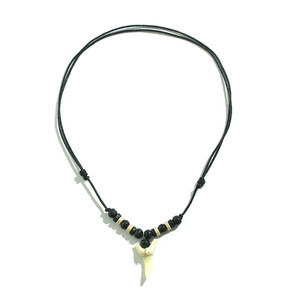 Collier ajustable <span class=keywords><strong>en</strong></span> perles de bois personnalisées pour hommes, pendentif dents de requin, bijoux masculins - Product Image 1