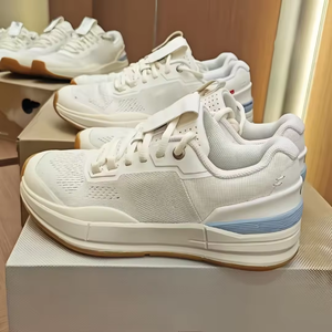 รองเท้าผ้าใบผู้ชายสไตล์สปอร์ต ลำลอง ระบายอากาศได้ดี ซับในตาข่าย เหมาะสำหรับเล่นเทนนิส วิ่งออกกำลังกาย เดินเล่นกลางแจ้ง - Product Image 1