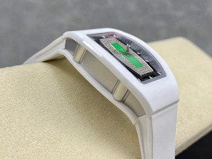 Emergiendo de Forma Inesperada como Estrella del Mundo Online, un Modelo de Celebridad con un Reloj Mecánico de Movimiento Especialmente Personalizado - Product Image 3