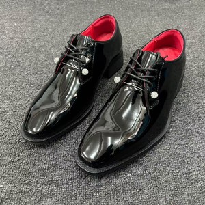 Zapatos de Cuero para Hombre con Suela Gruesa, Casuales, de Negocios, Negros Brillantes con Suela Roja - Ideales para Bodas y Eventos Formales - Product Image 2