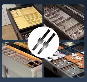 Rail de guidage linéaire externe à double axe en alliage d'aluminium JINRUIDA OSGR pour <span class=keywords><strong>tiroir</strong></span> dissimulé et armoire de présentation coulissante avec amortissement - Product Image 1