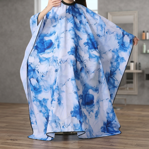 Cape de salon en polyester imperméable de qualité supérieure, disponible en plusieurs couleurs vives et neutres - Product Image 3