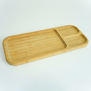 Plateau de service en bambou We Know 39x16x2 cm avec compartiment pour thé, fruits, pain - Product Image 1