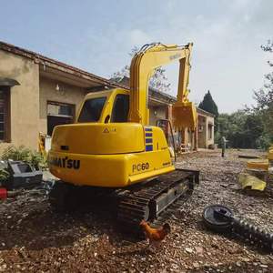 Komatsu PC60-8 Usada, Compacta y Fiable, Gran Potencia, Fuerte Fuerza de Excavación, Ahorro de Combustible, Fácil Mantenimiento, Ideal para Pequeñas Construcciones - Product Image 1