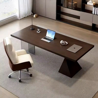 Bureau d'ordinateur de style italien minimaliste moderne et durable pour la maison et le bureau, table de jeu simple en bois de luxe de haute qualité