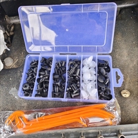 HE26 100 pièces Kit de clips de fixation pour pare-chocs et panneaux de porte de voiture, kit de broches de poussée pour la mise à niveau et la rénovation automobile