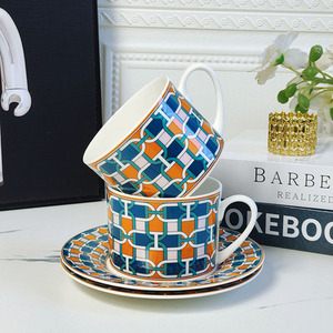 Ensemble de 2 tasses à café et soucoupes en porcelaine de luxe européenne, très vendu - Product Image 5