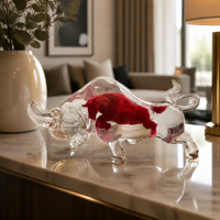 Sculpture de taureau en résine transparente BZY, figurine de taureau rouge de 19,5 cm, décoration de bureau, vente en gros, usine OEM, en vrac