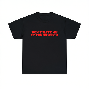 T-shirt Don't Hate Me IT Turns Me On, testo nero e rosso, divertente, ironico, meme, sarcastico, regalo scherzoso - Product Image 2