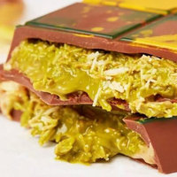 Chocolat en Gros au Katayef et Pistache de Dubaï OEM, Barre de Chocolat au Beurre de Cacao Végétal avec Garniture Kunafa en Vrac