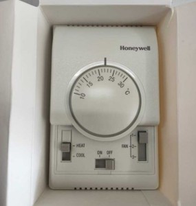 T6373BC1130 Fan Coil <b>Thermostat</b> 2-Pipe SPDT On/Off <b>Control</b> 230V - Product Image 1