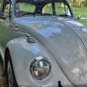 Voiture d'occasion classique Beetle, véhicule compact vintage 2 portes, couleur crème, pour collection et exposition - Product Image 2