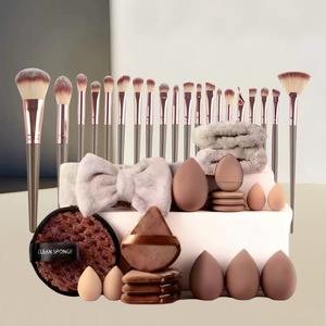Juego de 33 Brochas de Maquillaje Profesionales de Pelo Sintético para Rostro y Ojos, con Estuche de Viaje - Product Image 3
