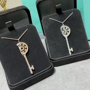 <span class=keywords><strong>Catenina</strong></span> con Pendente a 4 Griffe in Argento 925 di Alta Qualità con Moissanite Sintetica per Gioielli da Esportazione - Product Image 4