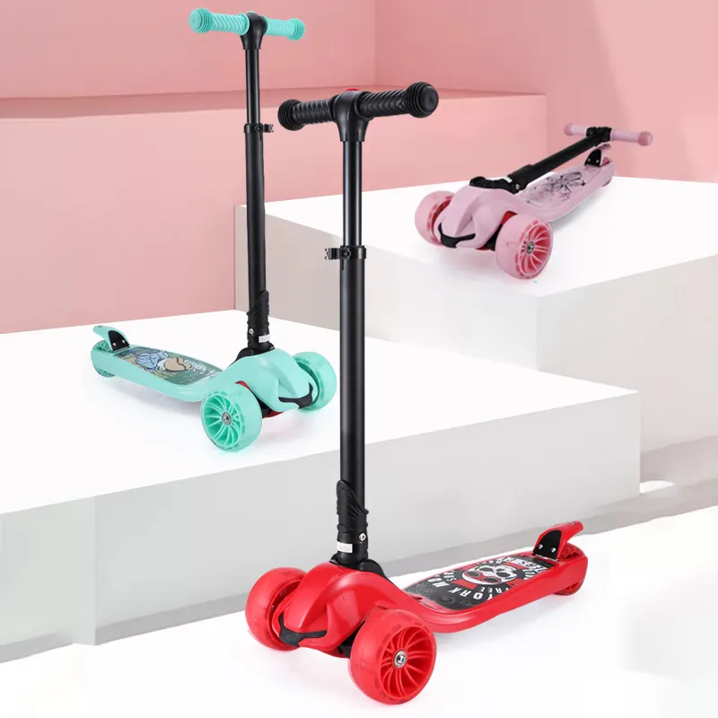 Faltbare Höhe Einstellbare selbst ausgleichende 3 Räder Blinkender Fuß Kids Scooter Micro-Scooter