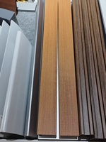 Panneau acoustique linéaire en aluminium micro-perforé à grain de bois 50x50