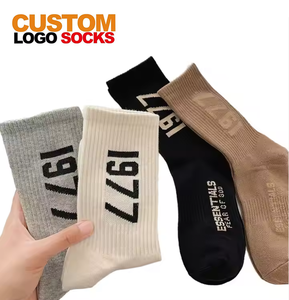 कस्टम लोगो मध्य बछड़ा कपास मोजे पुरुषों महिलाओं शरद ऋतु ऋतु के चालक दल का लोगो शरीर आकस्मिक मध्य-बछड़े का पत्र मोजे - Product Image 1