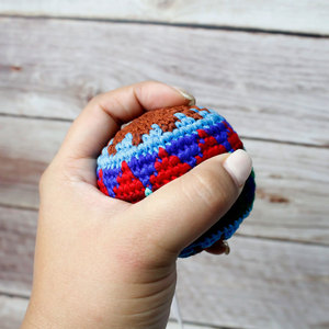 Pelota de Hacky Sack Multicolor Hecha a Mano al por Mayor, Pelota de Fútbol Personalizada OEM, Pelota de Malabarismo Tejida Resistente, Ahira Sports - Product Image 6