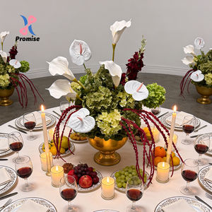 Arrangement floral en soie réaliste sur le thème festif, lys blancs et hortensias verts, accessoire de décoration de mariage - Product Image 1