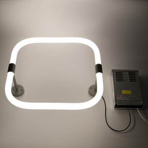 Tubo LED luminoso a 360 gradi per negozi di abbigliamento, design creativo, decorazione a sospensione curva quadrata. - Product Image 5