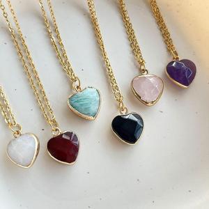 قلادة G4632 بالجملة من الفولاذ المقاوم للصدأ مع حجر طبيعي من الأمازونيت أو الأميثيست أو الكوارتز الوردي على شكل قلب، مجوهرات عصرية - Product Image 1