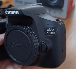 Original usado para <span class=keywords><strong>Canon</strong></span> <span class=keywords><strong>2000D</strong></span>/Rebel T7 cámara digital DSLR con sensor CMOS con compatibilidad de tarjeta SD - Product Image 1