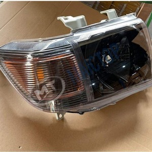 Phares modifiés pour Toyota Land Cruiser FJ79 (modèle 75) 2007-2023 avec fond noir. - Product Image 5