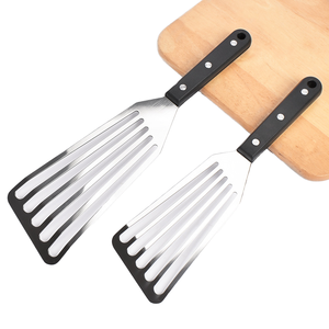 Espátula Ranurada de Acero Inoxidable con Mango de PP Resistente al Calor, Apta para Lavavajillas, Microondas y Horno, Sostenible, OEM - Product Image 1