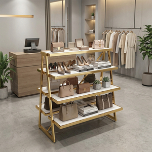 Étagère de présentation de vêtements moderne pour boutique, en planches de bois et structure métallique, taille et couleur personnalisables, solution de merchandising visuel - Product Image 1